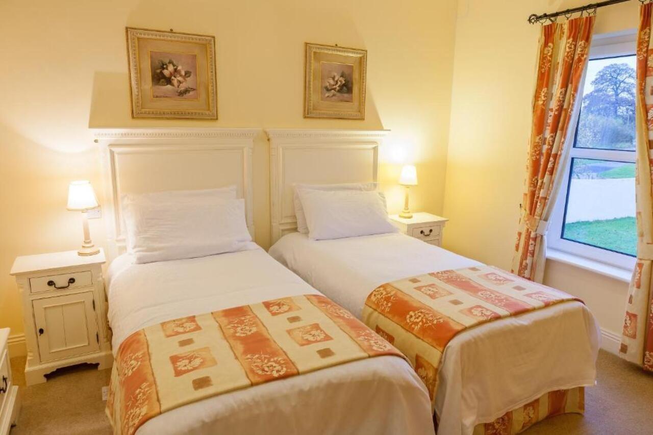 Resort East Clare Golf Village 3*